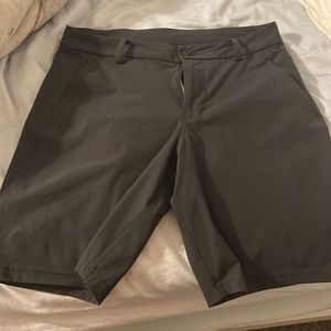 Lululemon Commission Short 36x11" in Dark Gray